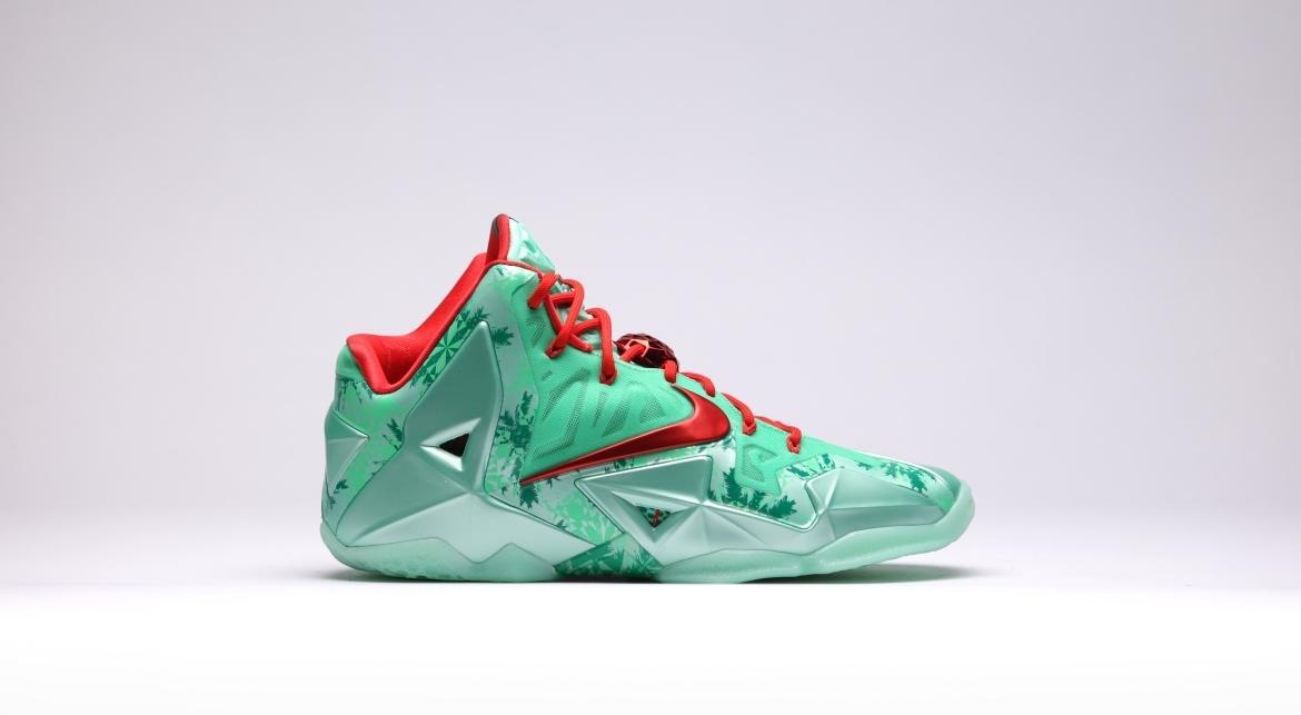 Lebron 2025 11 xmas